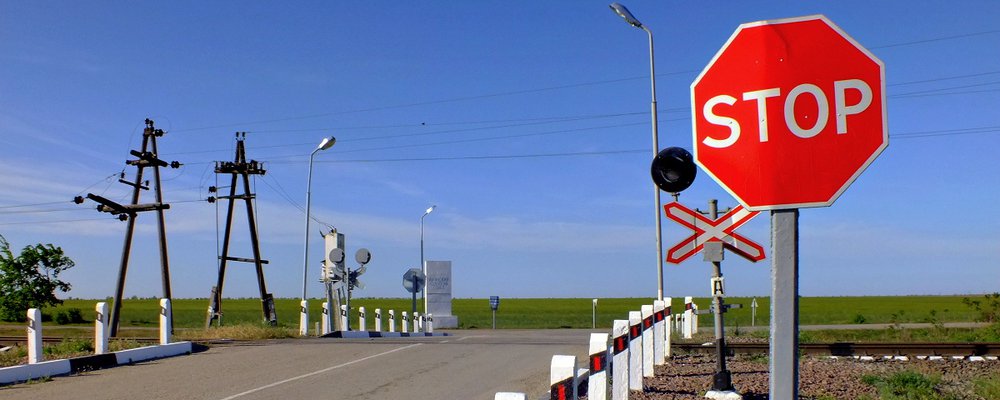 Правила движения через железнодорожные пути и санкции за их нарушения по ст. 12.10 КоАП РФ